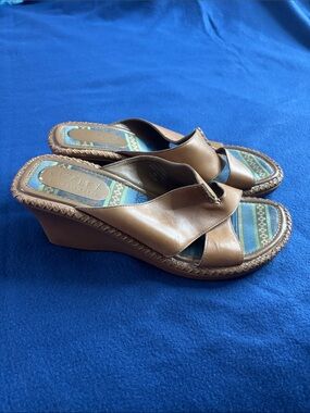 Liz Claiborne LizFlex Brown Leather Wedge Sandals Size 9M